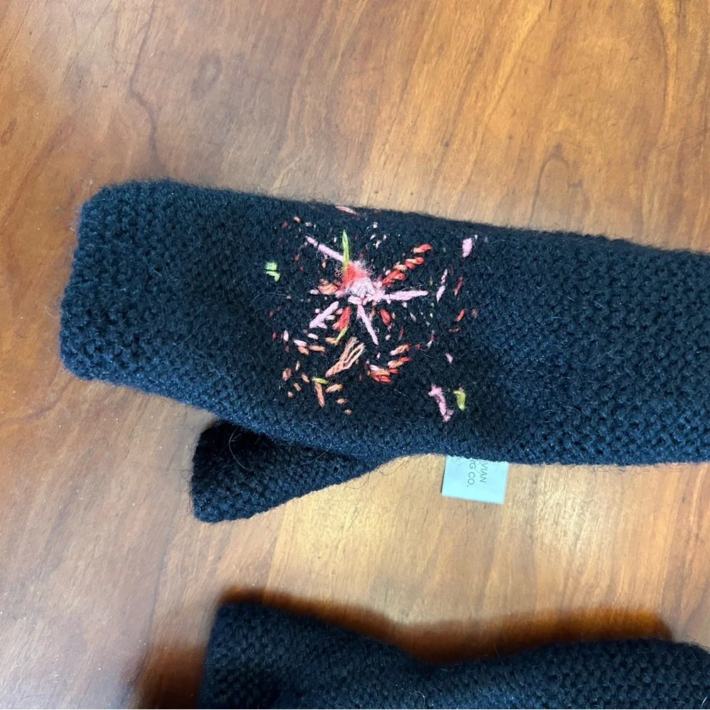 Peruvian Trading Company Black Fingerless Gloves with Floral Embroidery